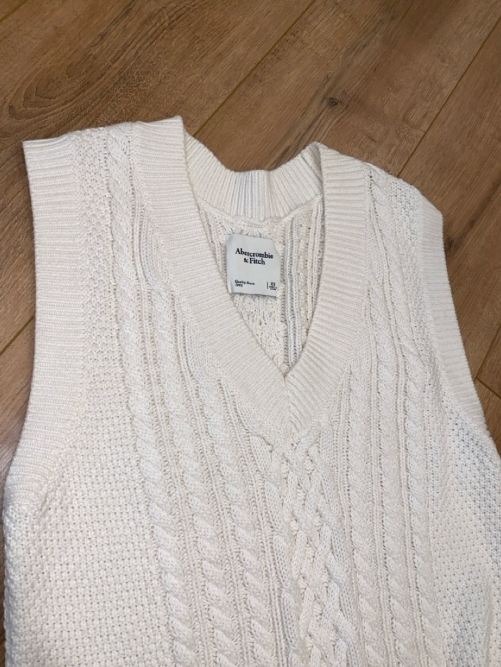 Abercrombie & Fitch Cable Knit Sweater Vest
